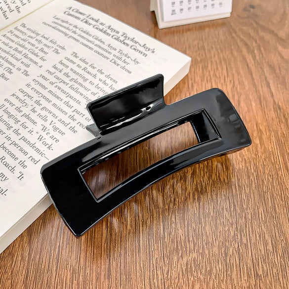 Women's Plastic Resin Handmade Geometric Semicircular Hollow Grab Hair Clip
