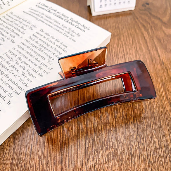 Women's Plastic Resin Handmade Geometric Semicircular Hollow Grab Hair Clip