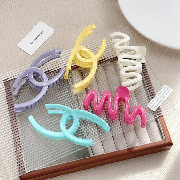 Women's Plastic Resin Handmade Wave Geometric Hair Accessories Grab Clip