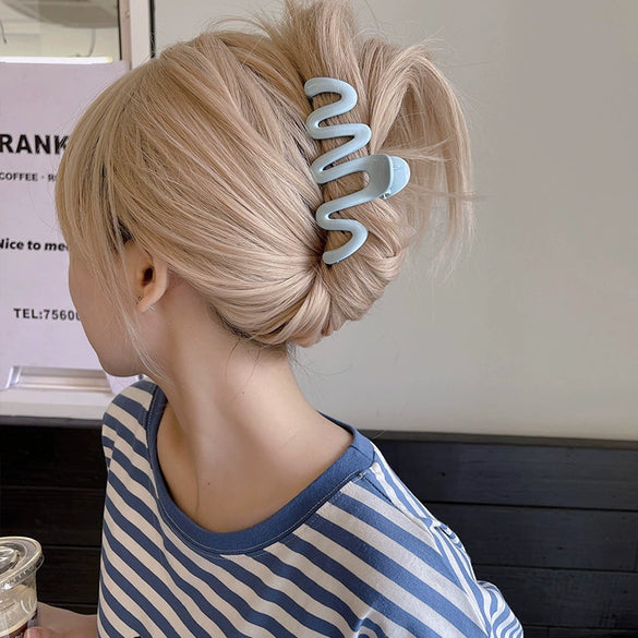 Women's Plastic Resin Handmade Wave Geometric Hair Accessories Grab Clip