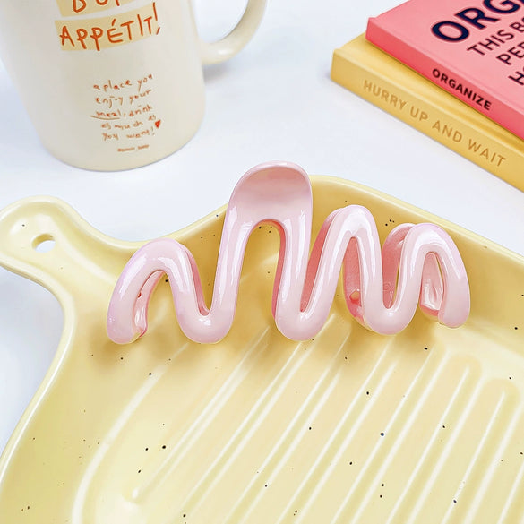 Women's Plastic Resin Handmade Wave Geometric Hair Accessories Grab Clip