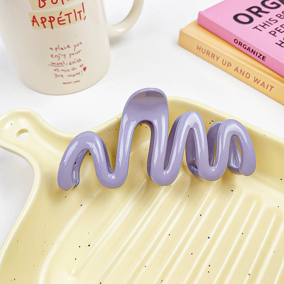 Women's Plastic Resin Handmade Wave Geometric Hair Accessories Grab Clip
