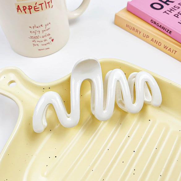 Women's Plastic Resin Handmade Wave Geometric Hair Accessories Grab Clip