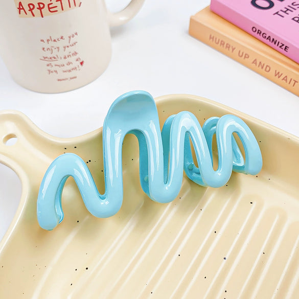 Women's Plastic Resin Handmade Wave Geometric Hair Accessories Grab Clip