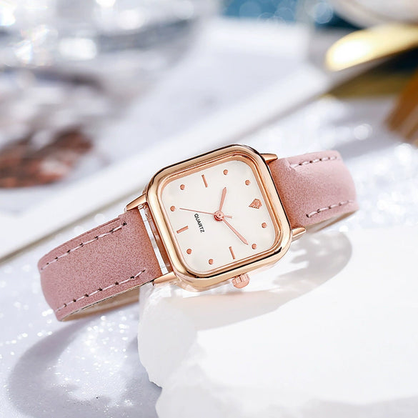 Women's Quartz Watch Alloy Case Pu Strap Squareshaped Reengraved Casual Style