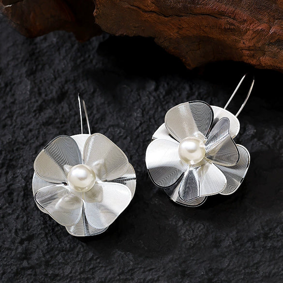 Women's Real Gold Plated Metal Flower Pearl Earrings With Copper Ear Needles Vacation Style Minimalist Fashion Jewelry Wholesale