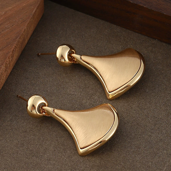 Women's Real Goldplated Metal Fanshaped Statement Earrings Minimalist Natural Style Wholesale Fashion Jewelry