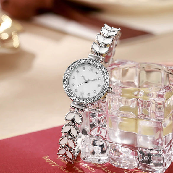 Women's Resin And Alloy Bracelet Watch Colorful Mermaid Fashion Round Dial