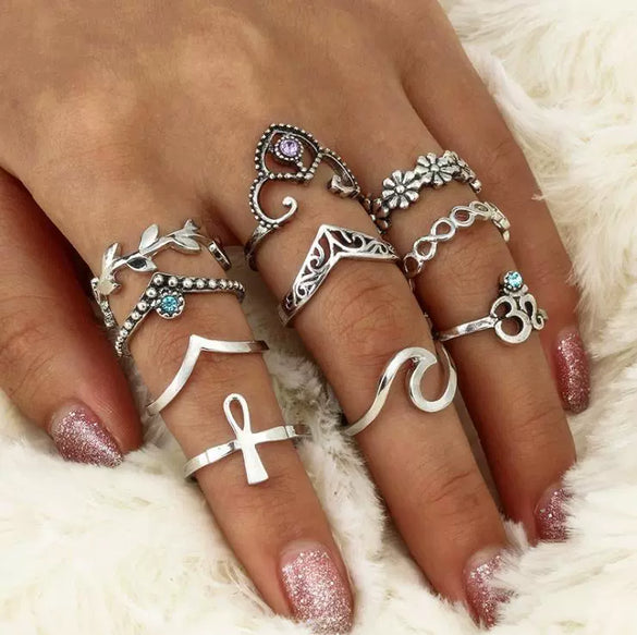 Women's Retro Alloy Crystal Hollow Carved V Shaped Floral Geometric Joint Ring Set Fashion Accessories
