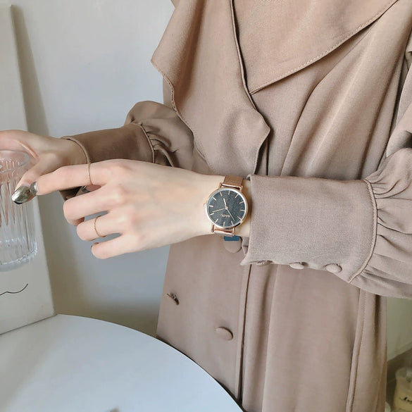 Women's Retro Artistic Leisure Watch With Alloy Case And Stainless Steel Strap And Buckle Round Dial