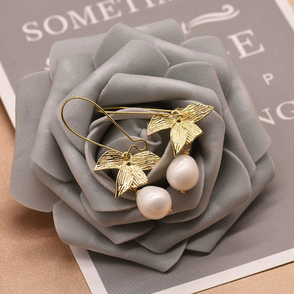 Women's Retro Baroque Pearl Long Hook Earrings Geometric Court Style Electroplated Pearl Dangle Earrings