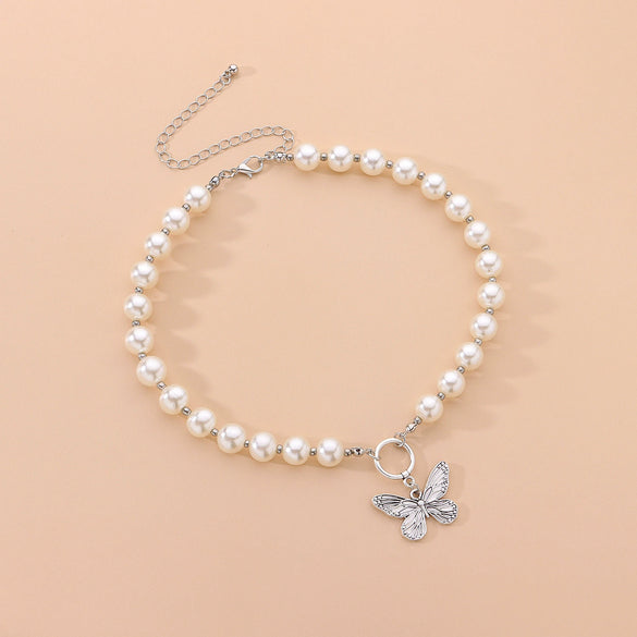 Women's Retro Bow Pendant Necklace Electroplated Zinc Alloy Fashion Jewelry With Regular Chain