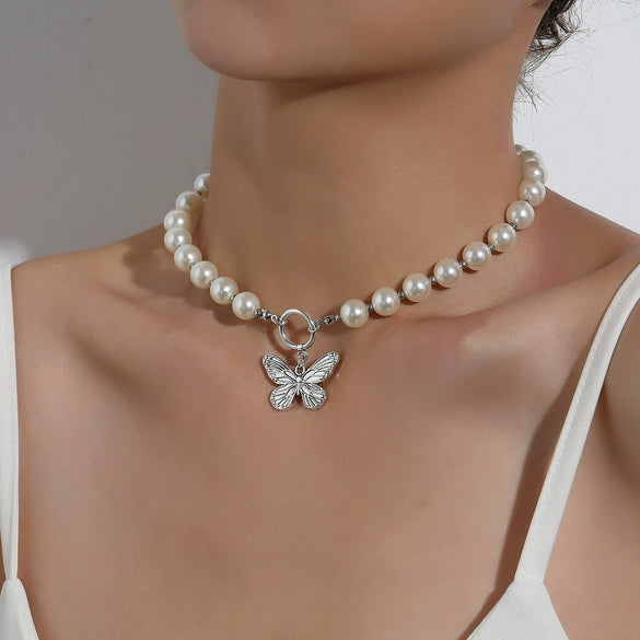 Women's Retro Bow Pendant Necklace Electroplated Zinc Alloy Fashion Jewelry With Regular Chain