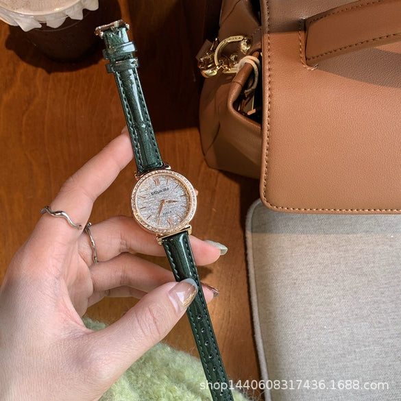 Women's Retro Dark Green Roman Starry Alloy Case Ordinary Glass Mirror Quartz Watch With Round Dial