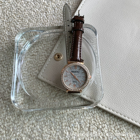 Women's Retro Dark Green Roman Starry Alloy Case Ordinary Glass Mirror Quartz Watch With Round Dial