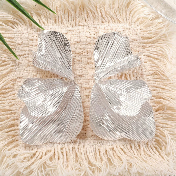 Women's Retro Electroplated Alloy Flower And Leaf Earrings With Stainless Steel Posts Exaggerated Layered Botanical Design
