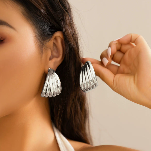 Women's Retro Elegant Metal Tassel Earrings With Geometric Pattern And Electroplating Treatment