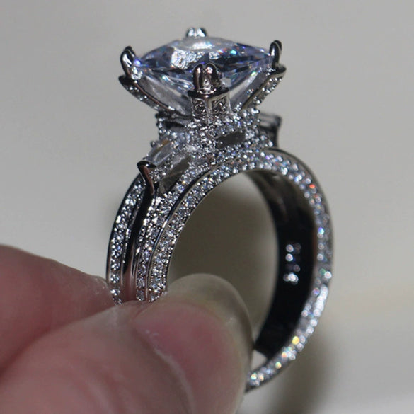 Women's Retro Elegant Ring Copper Zircon Geometric