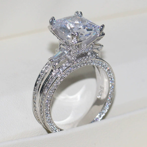 Women's Retro Elegant Ring Copper Zircon Geometric