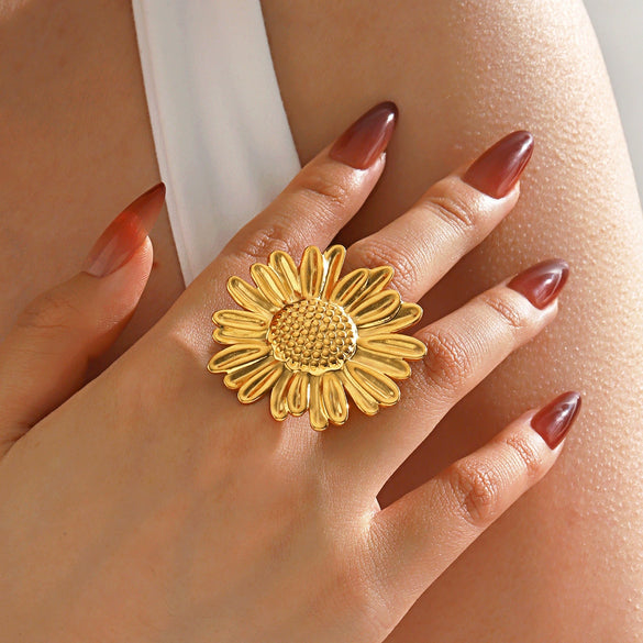 Women's Retro Exaggerated Sunflower Stainless Steel Ring With Vacuum Plating