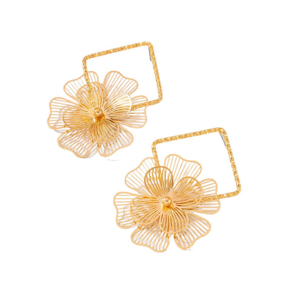 Women’s Retro Fanshaped Pleated Metal Earrings With Vertical Stripes Floral Geometric Design And Electroplated Finish