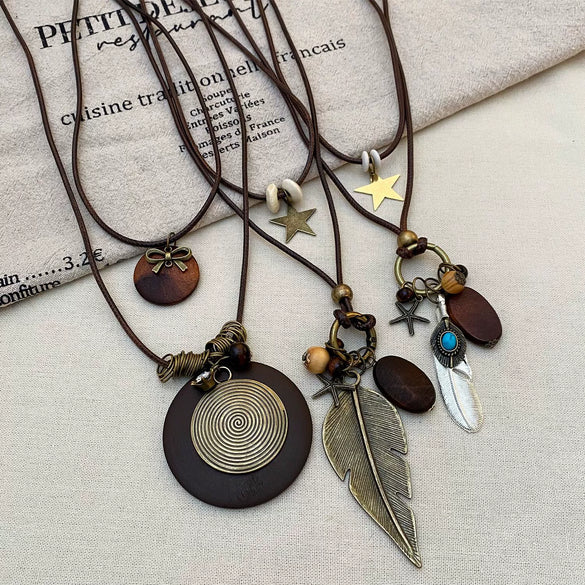 Women's Retro Feather Pendant Necklace Mixed Materials Alloy Leaf Electroplating