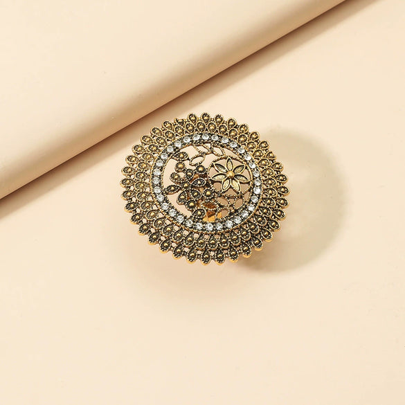 Women's Retro Geometric Alloy Statement Ring With Round Cutout Design And Electroplated Finish