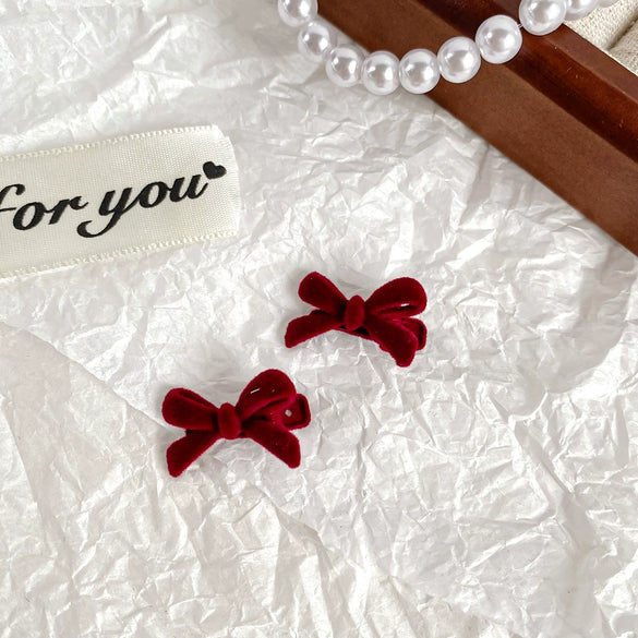 Women's Retro Geometric Flocking Velvet Pearl Bow Handmade Hairpin Hair Accessory