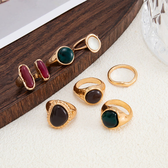 Women's Retro Geometric Gradient Resin Gemstone Alloy Ring With Wide Stackable Design And Plated Metal Edge