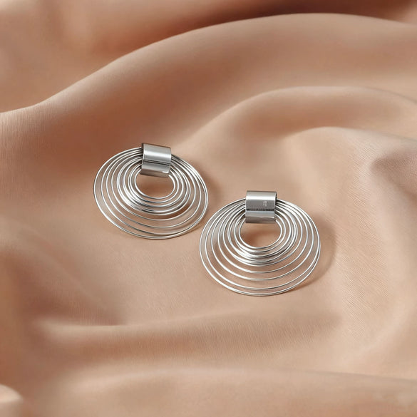 Women's Retro Geometric Hoop Earrings In Electroplated Iron With A Bold Old Money Style