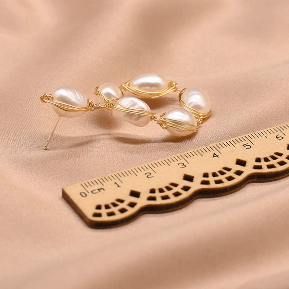 Women's Retro Geometric Pearl Earrings Simple Exaggerated Statement Jewelry With Electroplated Finish Natural Pearl Design