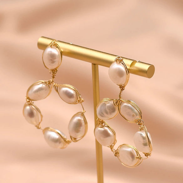 Women's Retro Geometric Pearl Earrings Simple Exaggerated Statement Jewelry With Electroplated Finish Natural Pearl Design