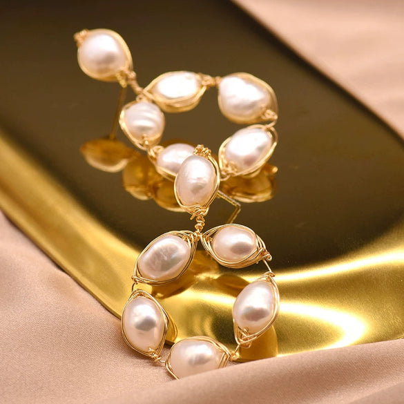 Women's Retro Geometric Pearl Earrings Simple Exaggerated Statement Jewelry With Electroplated Finish Natural Pearl Design
