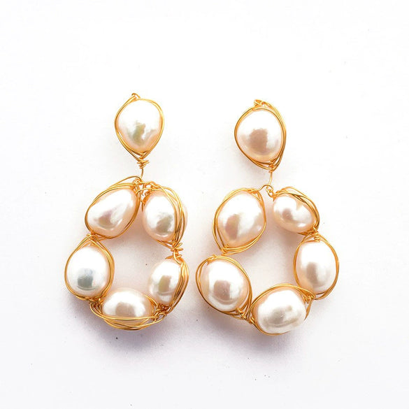 Women's Retro Geometric Pearl Earrings Simple Exaggerated Statement Jewelry With Electroplated Finish Natural Pearl Design