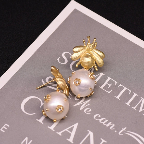 Women's Retro Geometric Pearl Earrings With Silver Needle Handmade Electroplated Insect Design Jewelry