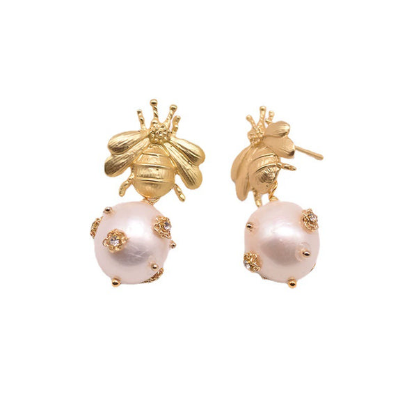 Women's Retro Geometric Pearl Earrings With Silver Needle Handmade Electroplated Insect Design Jewelry