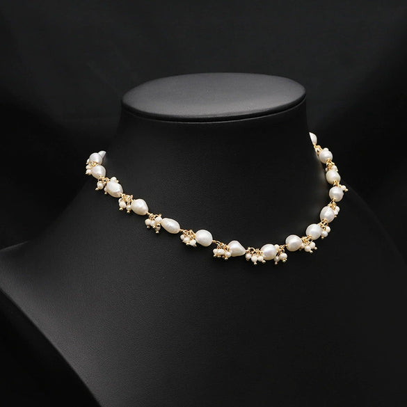 Women's Retro Geometric Pearl Necklace With Electroplating Treatment