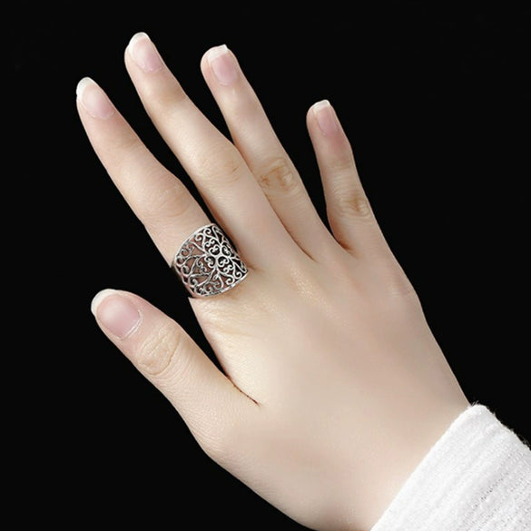 Women's Retro Hollow Flower Pattern Copper Ring Inlaid With Zircon
