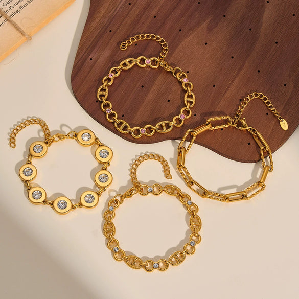 Women’s Retro Hollow Geometric Stainless Steel Bracelet With 18K Gold Plating Zircon Inlay And Rhinestone Chain Design