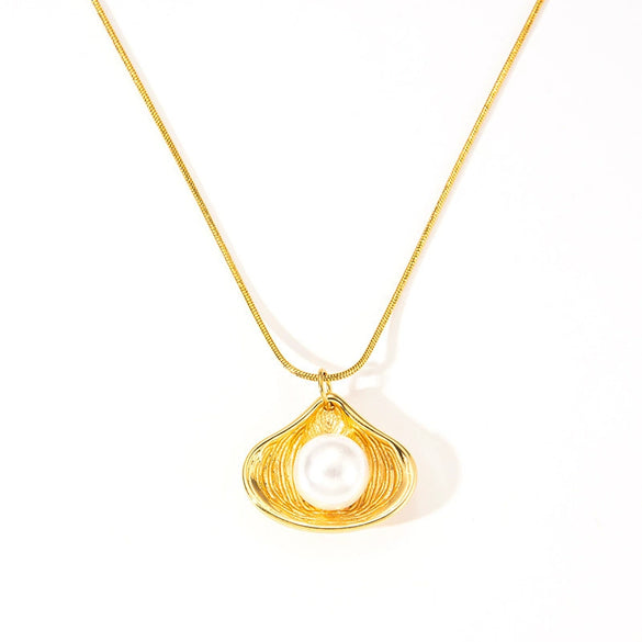 Women's Retro Irregular Titanium Steel Pearl Clavicle Chain With U Shape And Geometric Pattern Electroplated