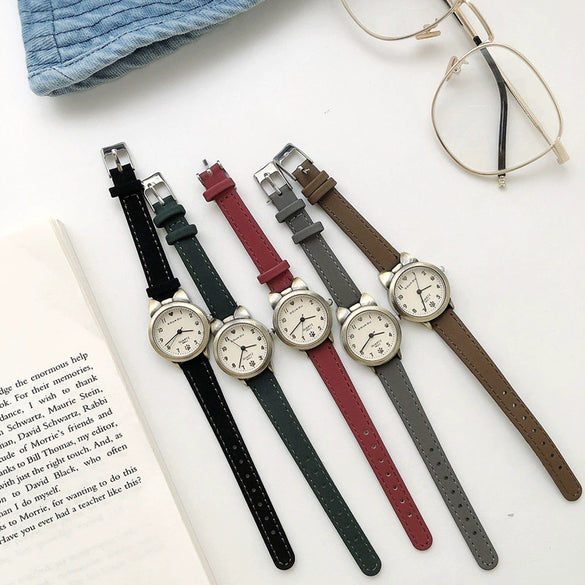 Women's Retro Leisure Watch Alloy Case Ordinary Glass Mirror Pointer Display
