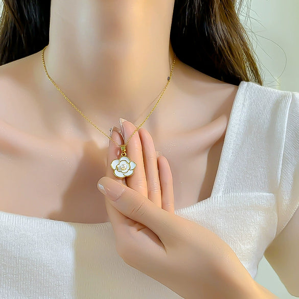 Women's Retro Light Luxury Jewelry Camellia Pendant Necklace Copper Titanium Steel Flower Design