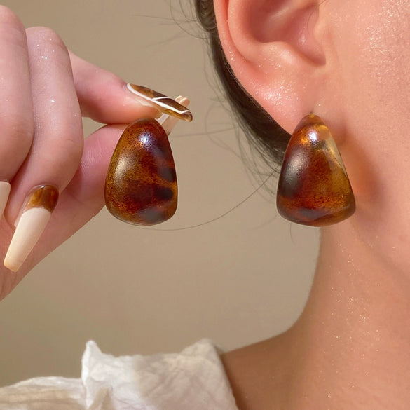 Women's Retro Maillard Geometric Plastic Resin Cshaped Electroplated Earrings