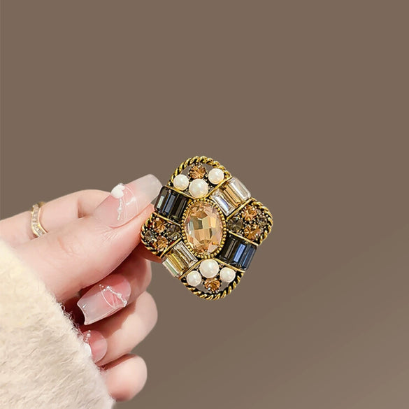 Women's Retro Medieval Alloy Pearl Rhinestone Flower Shaped Electroplated Brooch