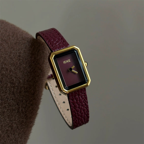 Women's Retro Medieval Style Metal And Leather Watch With Round Dial Pin Buckle And Gold Buckle Material