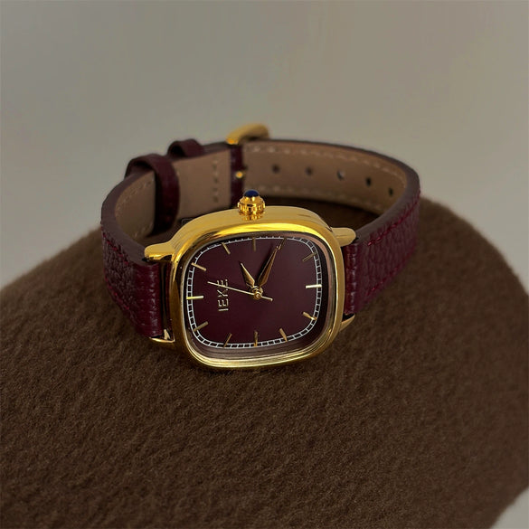 Women's Retro Medieval Style Metal And Leather Watch With Round Dial Pin Buckle And Gold Buckle Material