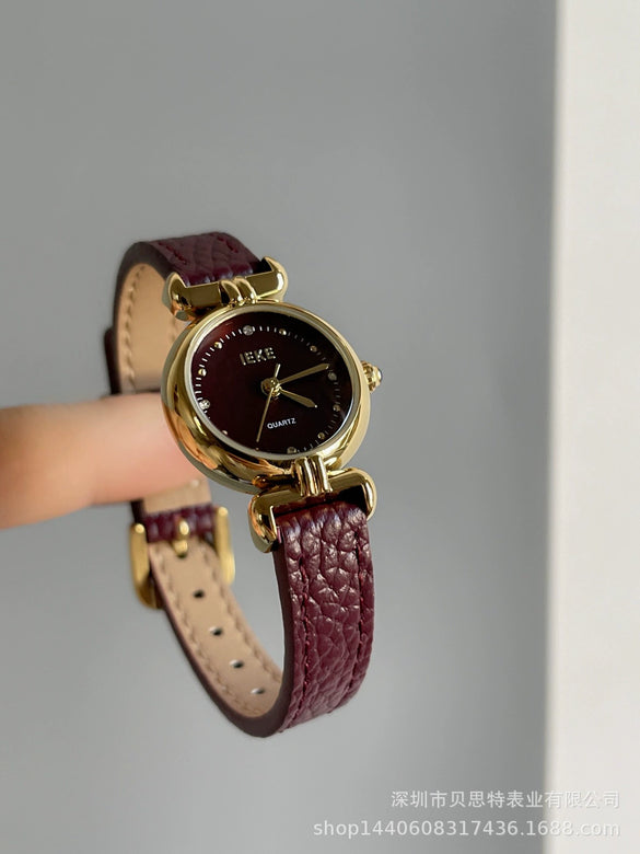 Women's Retro Medieval Style Metal And Leather Watch With Round Dial Pin Buckle And Gold Buckle Material