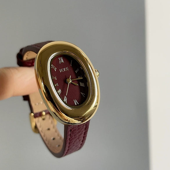 Women's Retro Medieval Style Metal And Leather Watch With Round Dial Pin Buckle And Gold Buckle Material