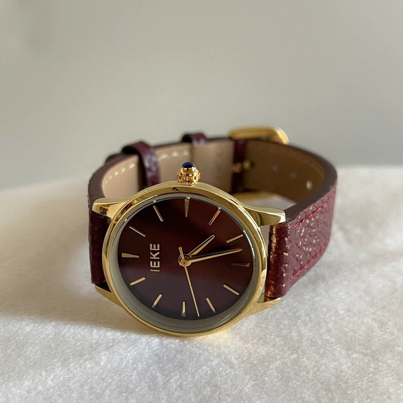 Women's Retro Medieval Style Metal And Leather Watch With Round Dial Pin Buckle And Gold Buckle Material