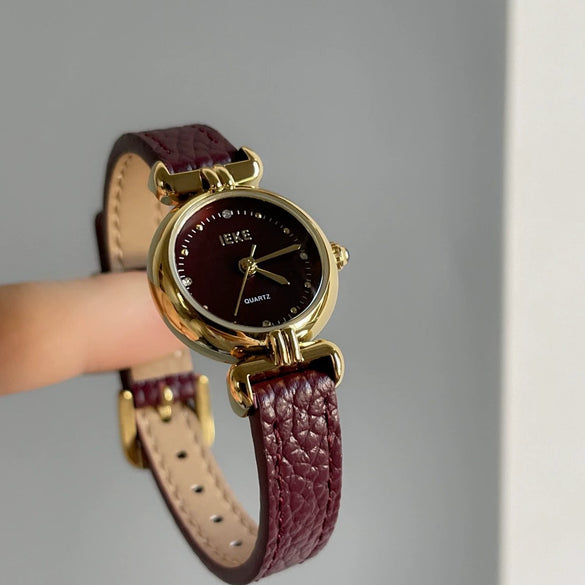 Women's Retro Medieval Style Metal And Leather Watch With Round Dial Pin Buckle And Gold Buckle Material